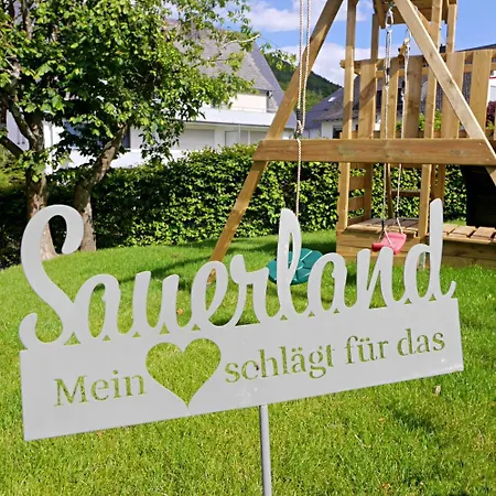 First-class Domizil Willingen-lodge Mit Eingezaeuntem Garten Und Spielplatz In Zentraler Top-lage!